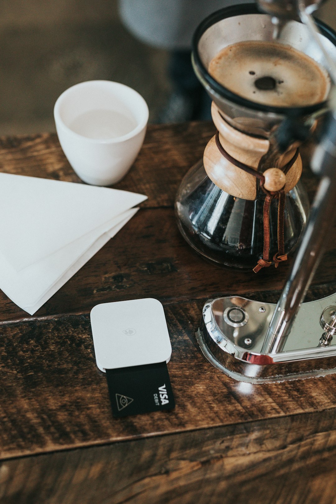 white-ceramic-cup-a0tnoisq4mo